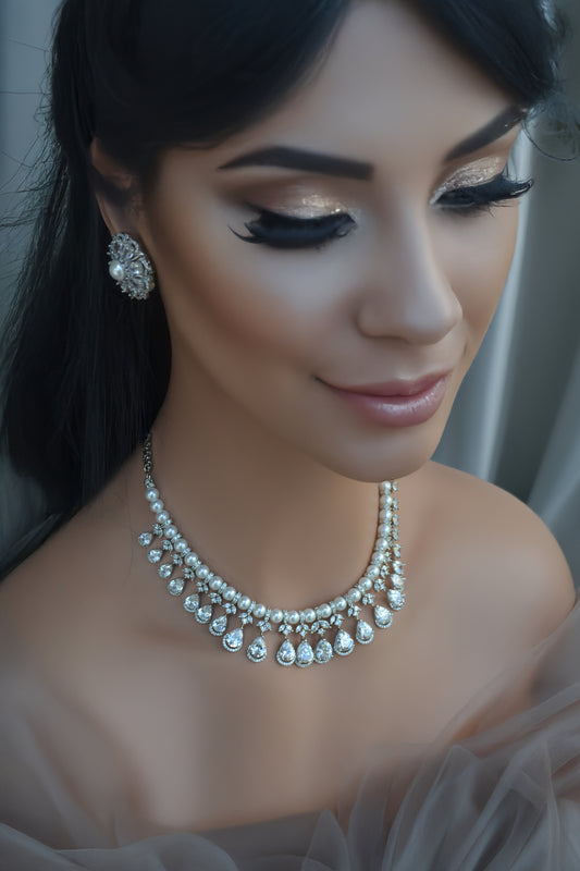 White pearl A.D necklace with matching stud earrings